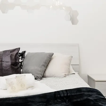 Apartment Center 8'minutes! Free Wi-fi & Netflix 'simona's Retreat' By Tilo